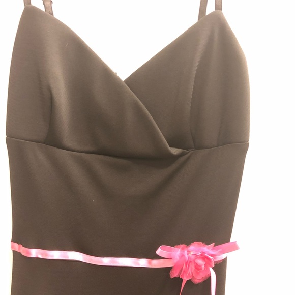 💋Cute Little Black Dress with Pink Flower Detail - Picture 8 of 8